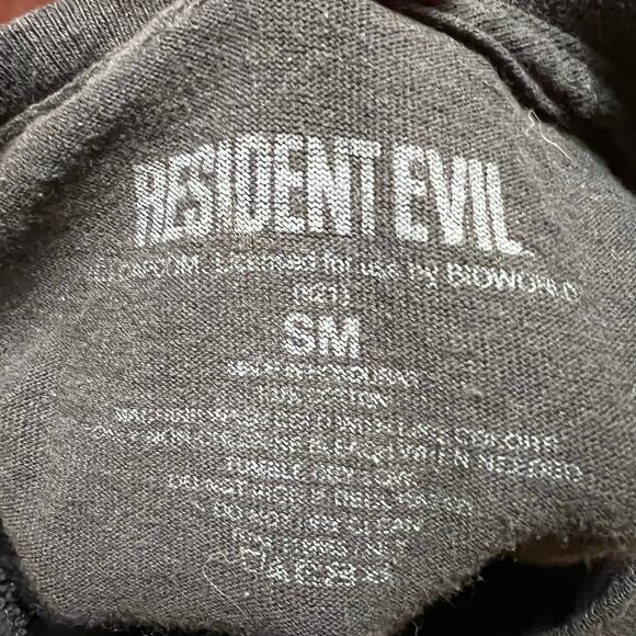 RESIDENT EVIL VILLAGE Lady Dimetrescu Graphic T-Shirt 2021 Official Size Small - Picture 2 of 4